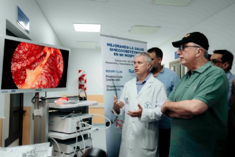 El gobernador Passalacqua recibió equipamiento clave de videolaparoscopía para potenciar el Hospital René Favaloro