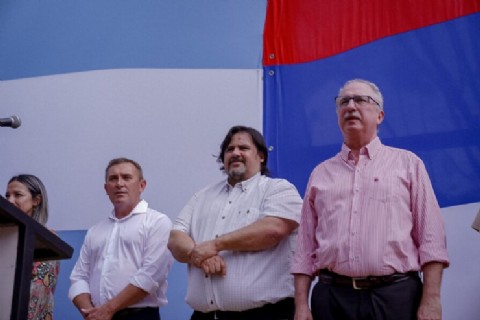 Passalacqua acompañó el centenario de Puerto Libertad con un emotivo acto y la presentación de su bandera municipal