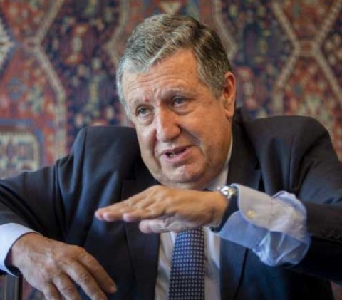 VIDEO | Ramón Puerta fue increpado por mujeres en el Aeropuerto por el caso Kiczka