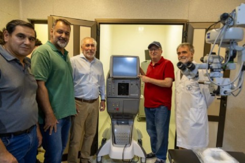 El servicio de oftalmología incorpora tecnología láser para cirugías de cataratas y retina