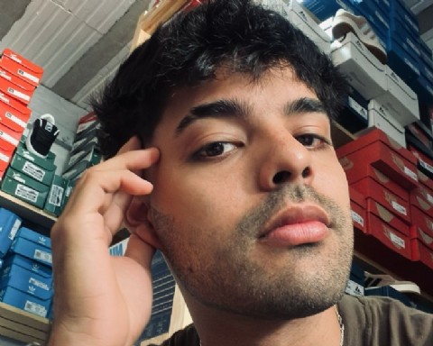 Entre zapatillas y las redes sociales: la historia de Ciro Mansilla