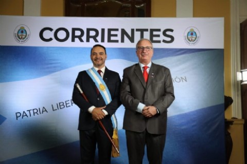 VIDEO | Por primera vez en la historia, un gobernador misionero asistió a la asunción de un mandatario de Corrientes