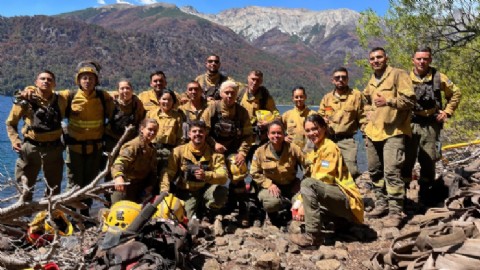 Brigadistas de Apóstoles en la primera línea contra el fuego en la Patagonia en el Parque Nacional Los Alerces