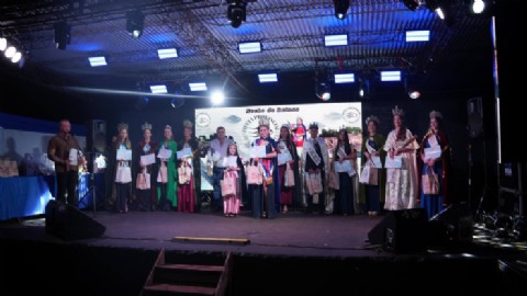 Azara coronó a Julieta Marziani como XXI Reina Provincial de la Mojarrita en una fiesta llena de música y tradición