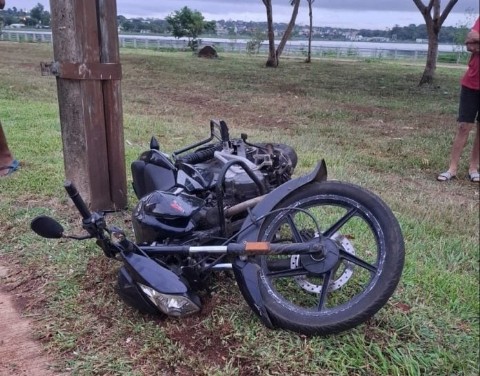Un adolescente perdió la vida tras despistar con una moto en Posadas