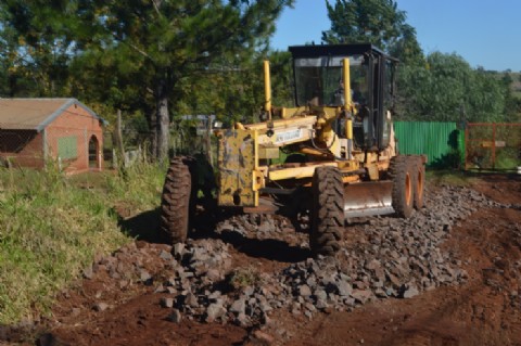 Posadas avanza con obras viales y tareas de mantenimiento en distintos barrios de la ciudad