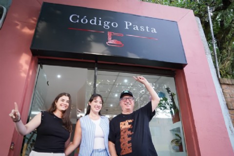 Passalacqua visitó la nueva sucursal de la fábrica "Código Pasta" recientemente inaugurada en Oberá