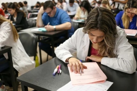 Más de 240 postulantes rindieron examen para ingresar a las residencias médicas en la provincia