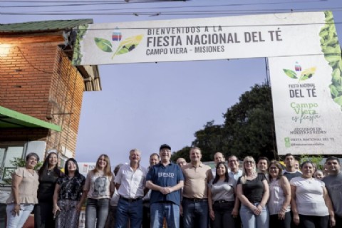 Passalacqua visitó la segunda jornada de la Fiesta Nacional del Té en Campo Viera