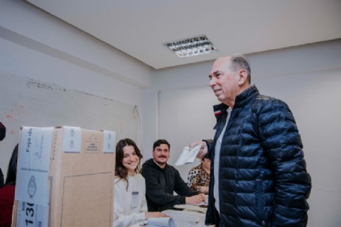 #Elecciones2025: Stelatto cumplió con su deber cívico y emitió su voto