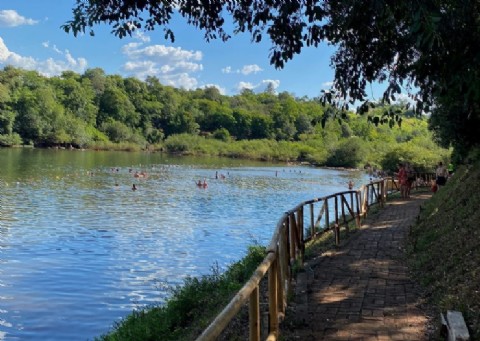 Verano en Eldorado: brindarán una obra de teatro para toda la familia en el Balneario Piray Guazú