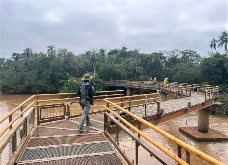 Por la crecida del río Iguazú frenan la reapertura del circuito Garganta del Diablo