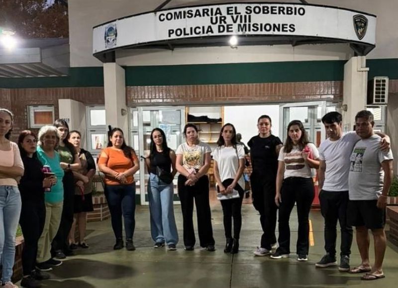 Denuncian a un maestro de El Soberbio por fotografiar y manipular a alumnos