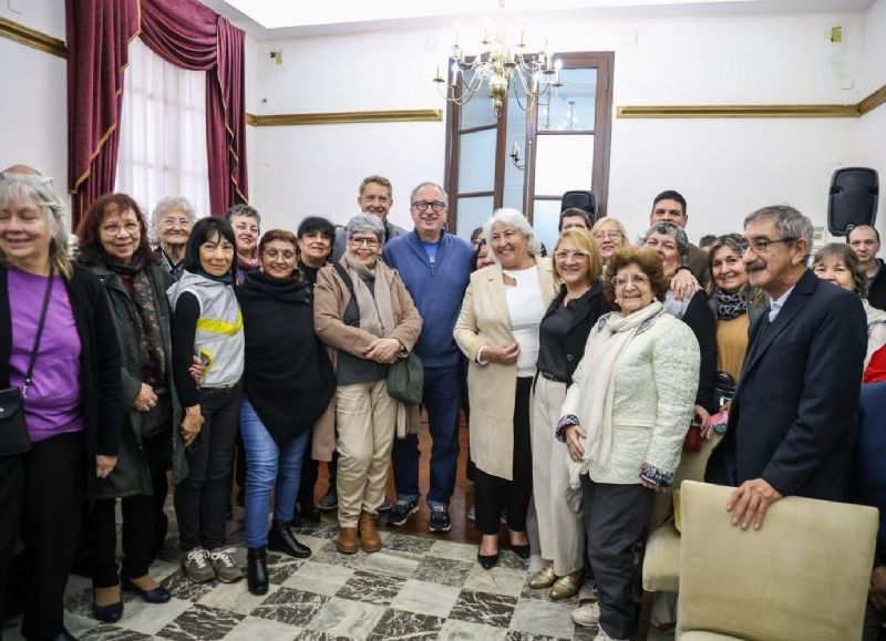 La Provincia pone en marcha el programa “Abuelos en la red” para adultos mayores