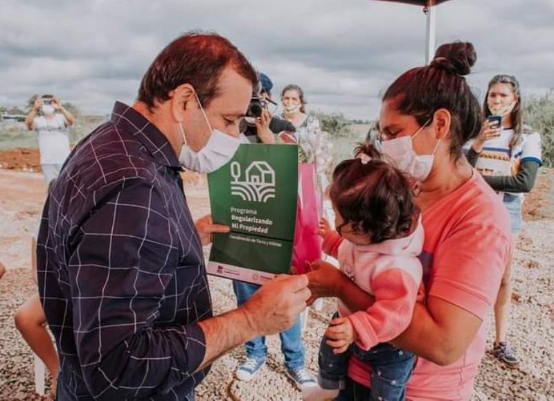 Entregaron permisos de ocupación y viviendas sustentables a vecinos del barrio Don Pedro