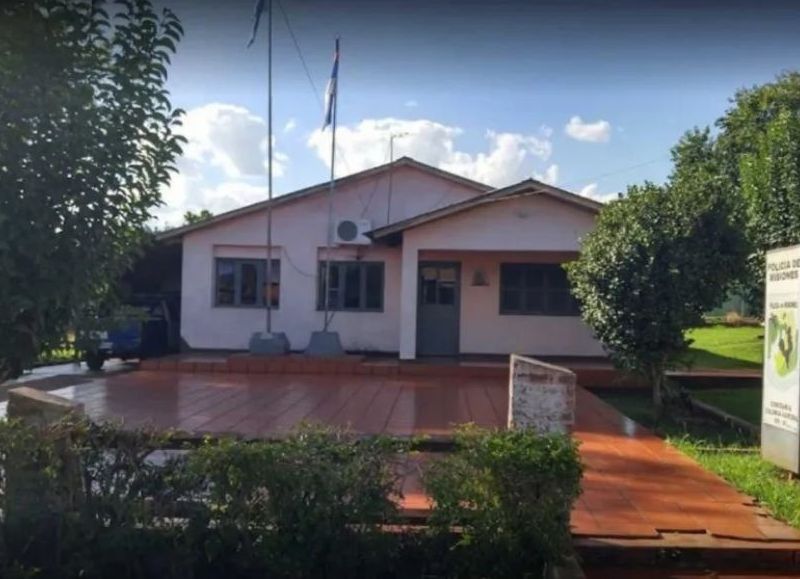 Un policía de Colonia Aurora se grabó consumiendo cocaína dentro de la comisaría