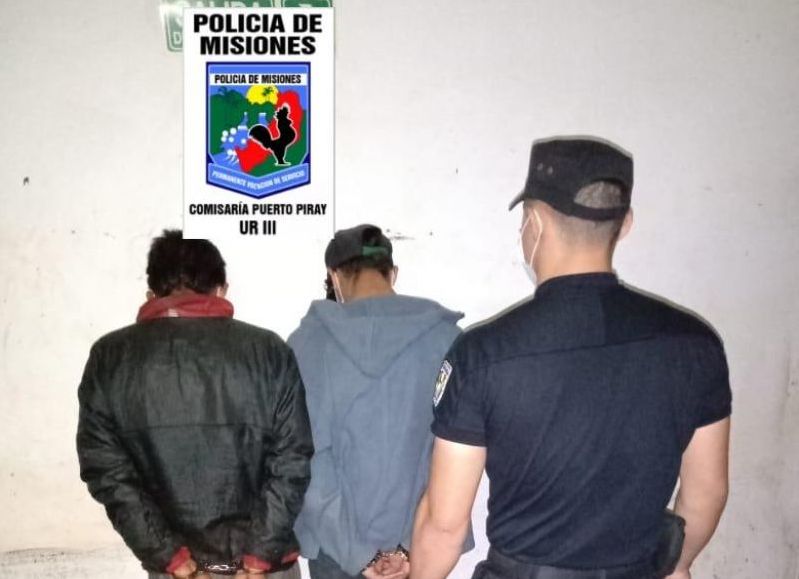 Detuvieron a tres jóvenes acusados de robar los cables de una plaza en Puerto Piray