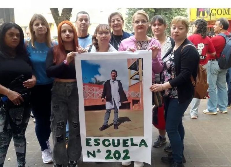 Marcha en Eldorado pidiendo la aparición del docente Hugo Samudio