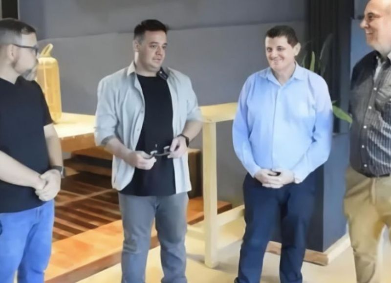 Adolfo Safrán visitó un aserradero en Eldorado que exporta productos tras recuperarse de un incendio