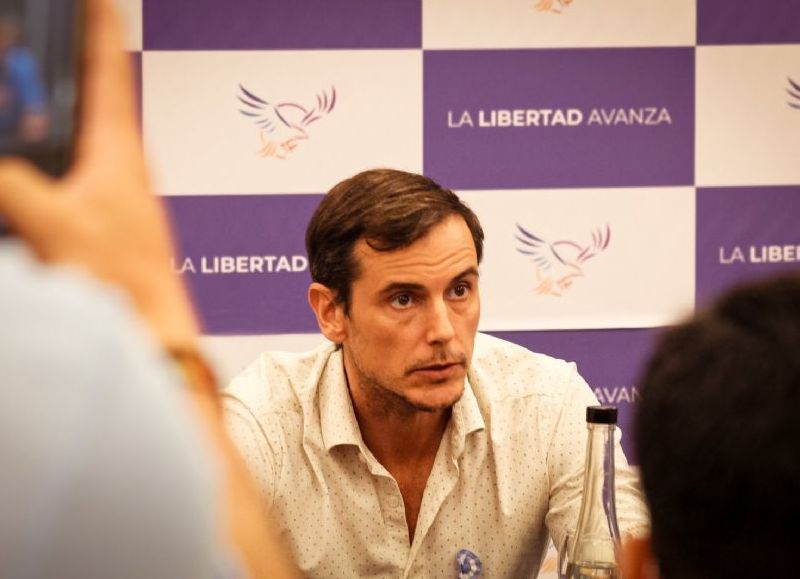 Digno libertario: escrachan al candidato a diputado Diego Hartfield por promover las apuestas y juegos ilegales