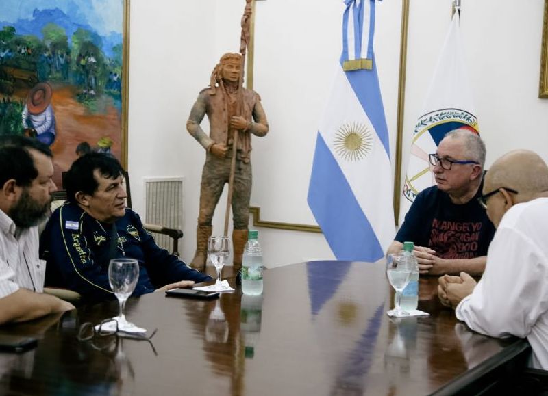 El gobernador Passalacqua se reunió con líderes de la construcción para reactivar obras