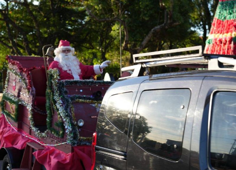 Apóstoles celebró la Navidad con la llegada de Papá Noel a las calles de la ciudad