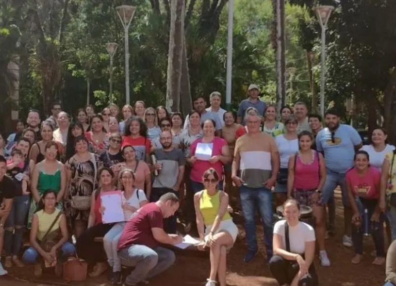 Docentes de Puerto Iguazú se unen para exigir mejoras salariales y soluciones concretas