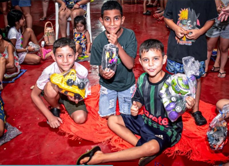 Posadas: Con merienda y regalos, las infancias disfrutaron del Ciclo de Cine en B° San Jorge