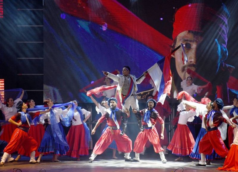 VIDEO | Multitud, música y la tradición marcaron una vibrante apertura del Festival del Litoral