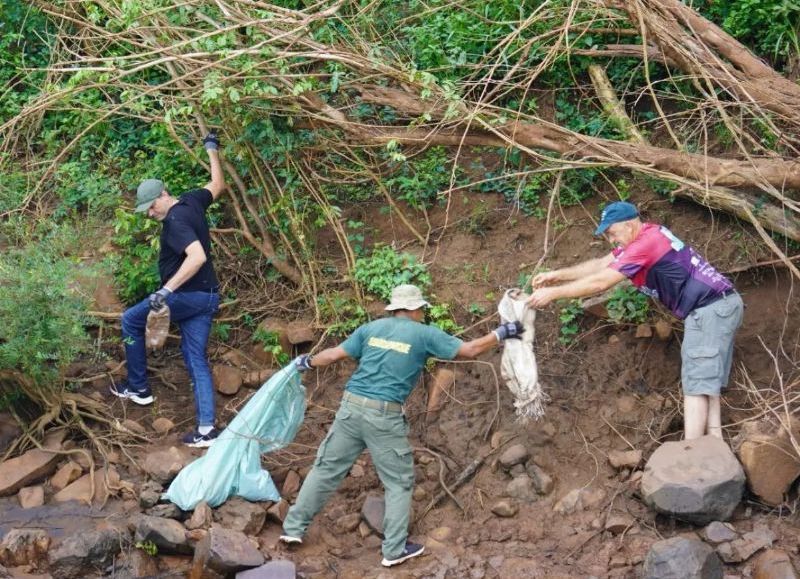 Retiran más de tres toneladas de residuos de las costas del río Uruguay en El Soberbio
