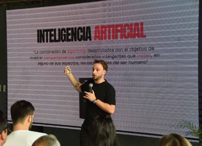 Se puso en marcha el coloquio "Futuro Posadas: Innovación, Educación e Inclusión"
