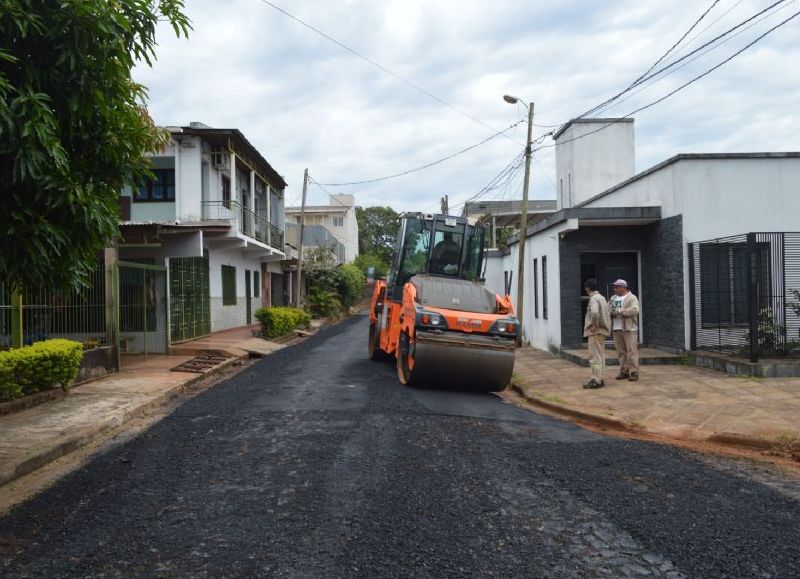 Culminan obras de asfalto en tres chacras de Posadas