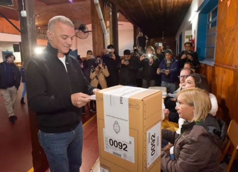#Elecciones2023: "Hay que votar" dijo el vicegobernador Carlos Arce mientras sufragaba en Posadas