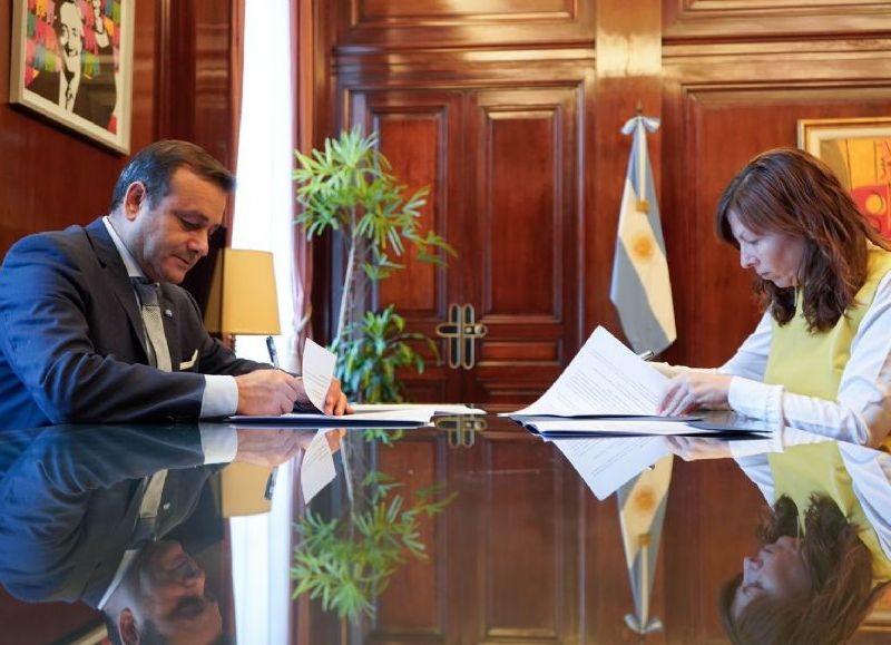 Herrera Ahuad firmó un convenio con el Banco Nación