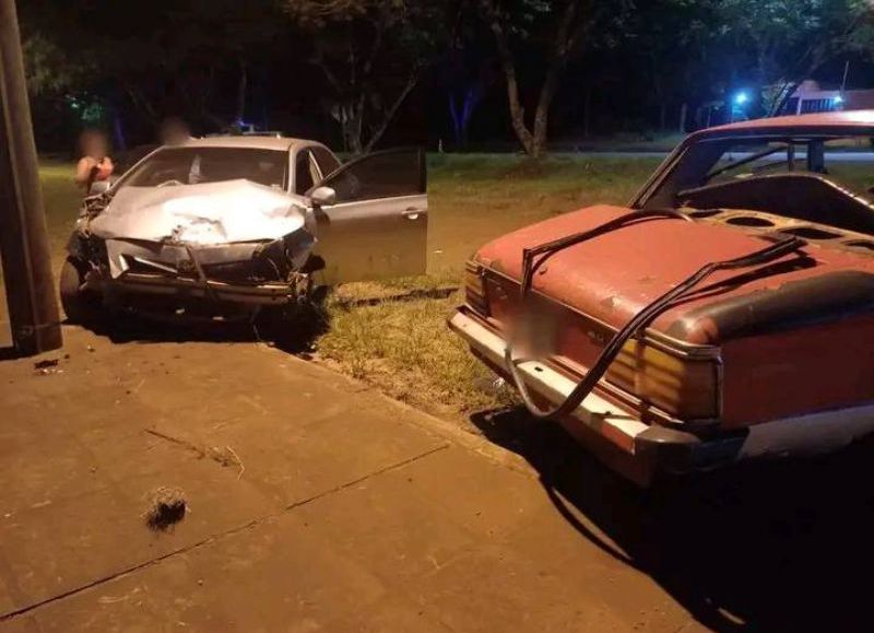 Apóstoles: colisión entre vehículos dejó una persona lesionada de gravedad y un detenido