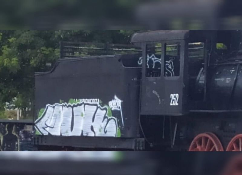 Posadas: indignación por el reiterado vandalismo a la histórica locomotora "La Misionerita"