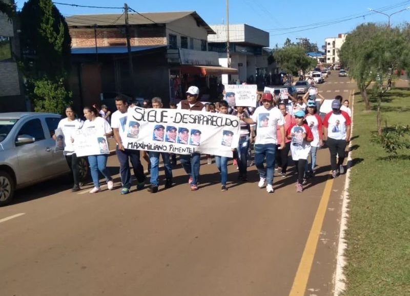 Marcharon exigiendo la aparición con vida de Maximiliano Pimentel en Bernardo de Irigoyen