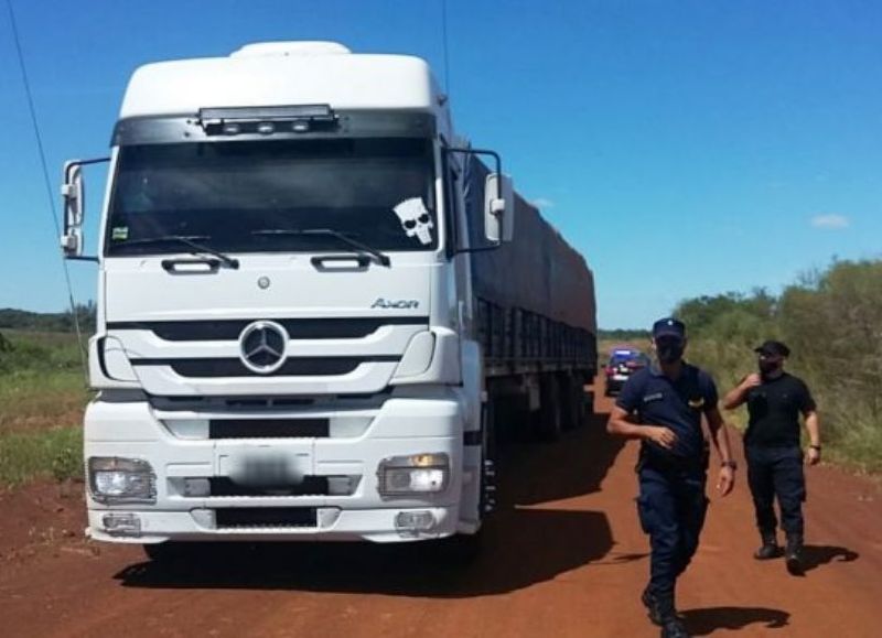 Gendarmes, empresarios y un policía retirado involucrados en contrabando de soja en la Provincia