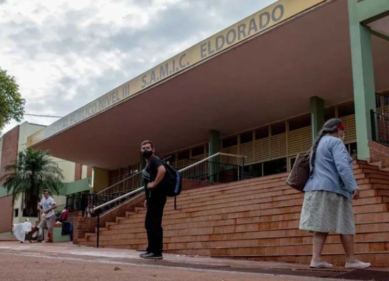 Denuncian despidos de enfermeros en Eldorado y anuncian paro